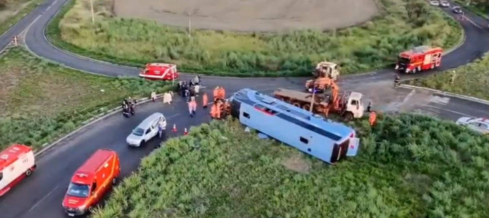 البرازيل.. مقتل 10 أشخاص وإصابة 36 في انقلاب حافلة