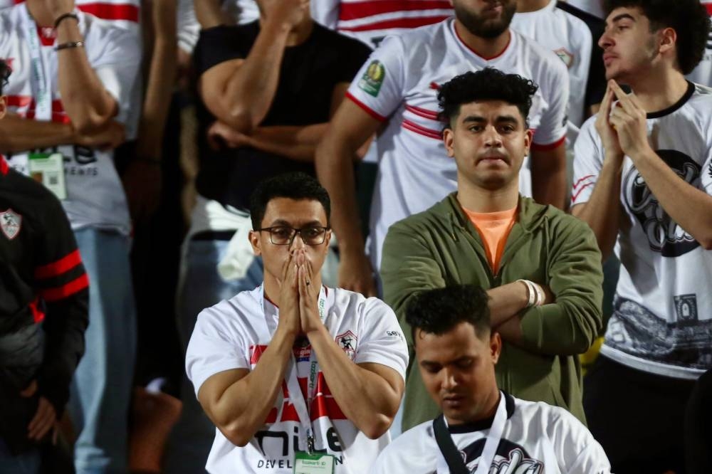 ليلة مُظلمة في القاهرة.. الزمالك والمصري يودعان الكونفدرالية.. ومشجع يفارق الحياة