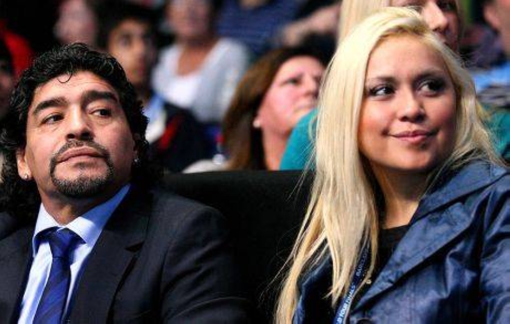 ما الذي أخفته زوجة مارادونا عن العالم؟