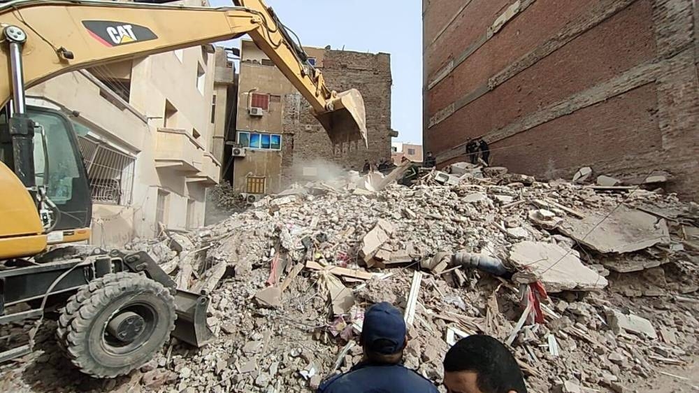 مصر: «مكالمة» تنقذ سيدة من تحت أنقاض مبنى منهار !