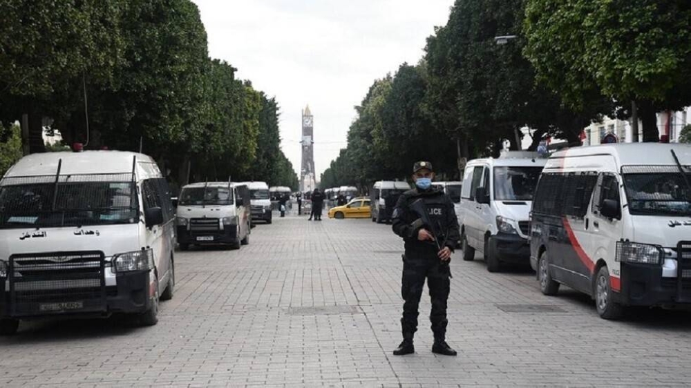 بعد أشهر من احتجازهم.. تونس تفرج عن 11 سائحاً روسياً