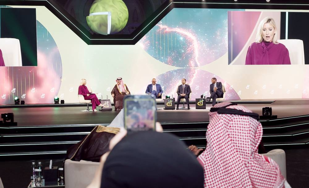 «وزير الموارد»: إطلاق «منصة وطنية» لتمكين السعوديين من وظائف المستقبل