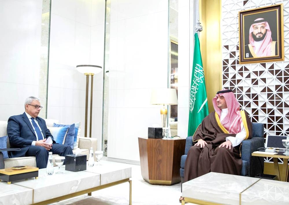 وزير الداخلية يبحث مع السفير المصري الموضوعات المشتركة