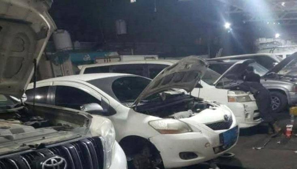 الحوثي يقرّ بإغراق الأسواق اليمنية بالنفط المغشوش