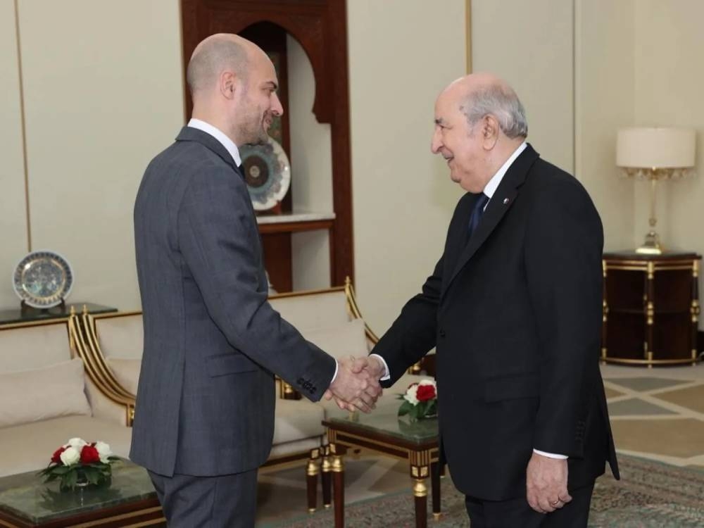 من «المصافحة» إلى «الطرد».. الجزائر تمهل دبلوماسيين فرنسيين 48 ساعة لمغادرة البلاد