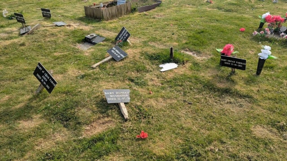 جريمة كراهية.. تخريب 85 قبراً إسلامياً لأطفال رضع جنوبي بريطانيا