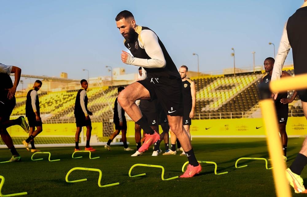 بعد تزايد الإصابات.. «العميد» يدرس ملفات أجهزة طبية