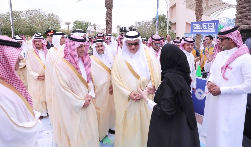 لتعزيز الوعي في المدارس.. وزير «البيئة» يدشن «القائد الأخضر»