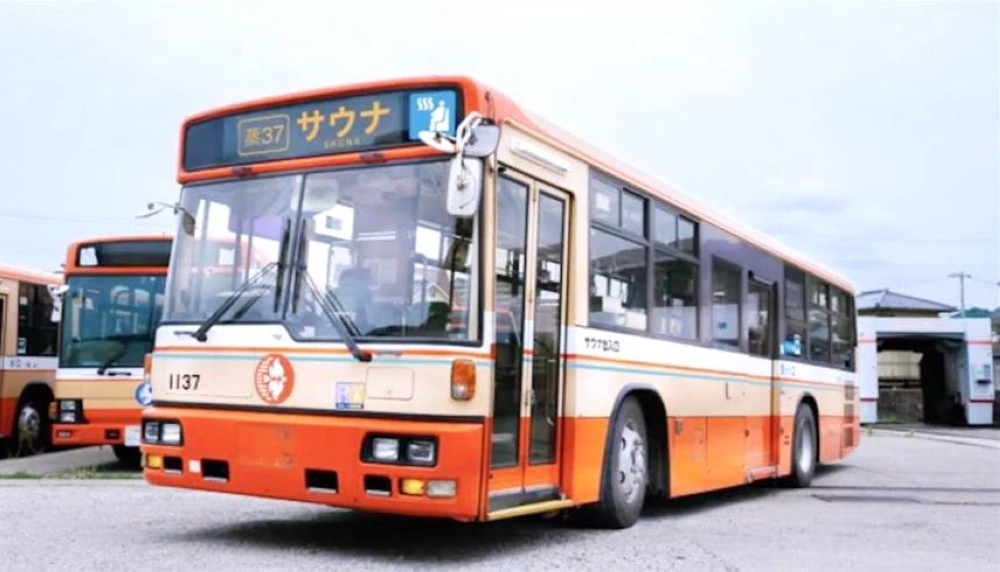 7 دولارات تجرّ يابانياً لخسارة 83 ألفاً