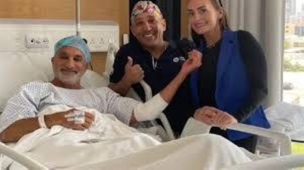 باسم يوسف يخضع لجراحة دقيقة في العمود الفقري