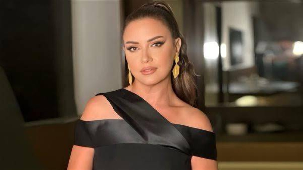 «ابني السبب».. فنانة شهيرة تدافع عن نفسها بعد تعرّضها للتنمر