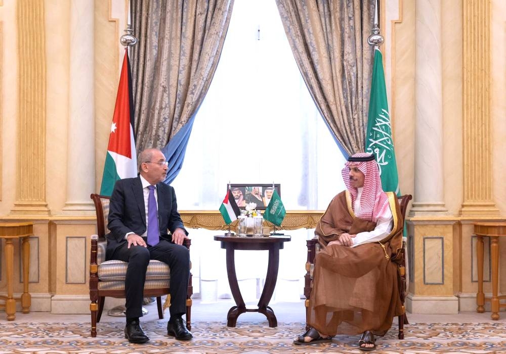 وزير الخارجية ونظيره الأردني يبحثان مستجدات الأوضاع في غزة