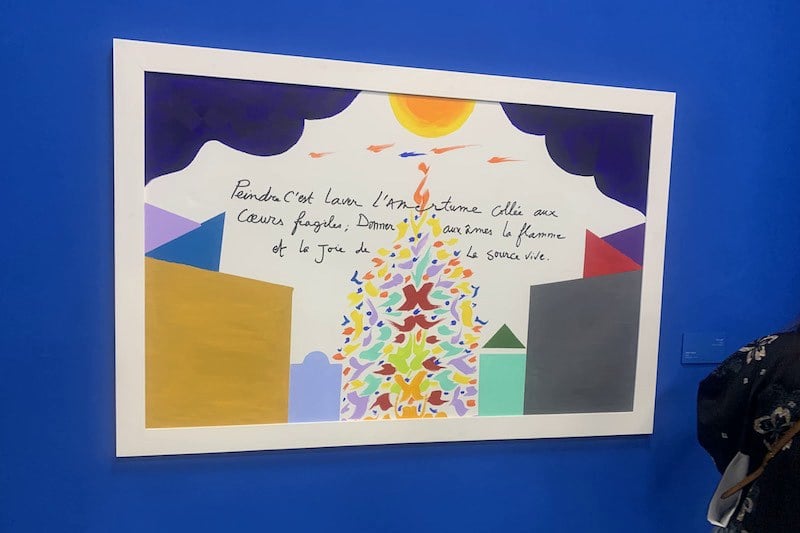 معرض الطاهر بنجلون بالرباط.. عالمٌ جميلٌ “مسكّن” لآلام الواقع