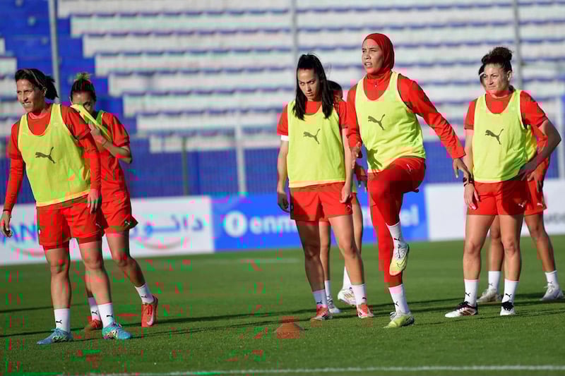 “اللبؤات” يختتمن التحضير للكاميرون