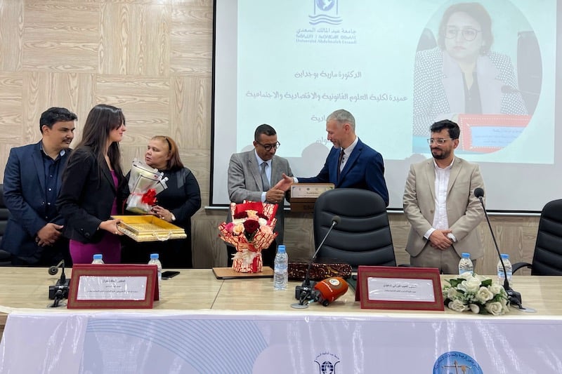 أكاديميون يناقشون الكفاءة الرقمية