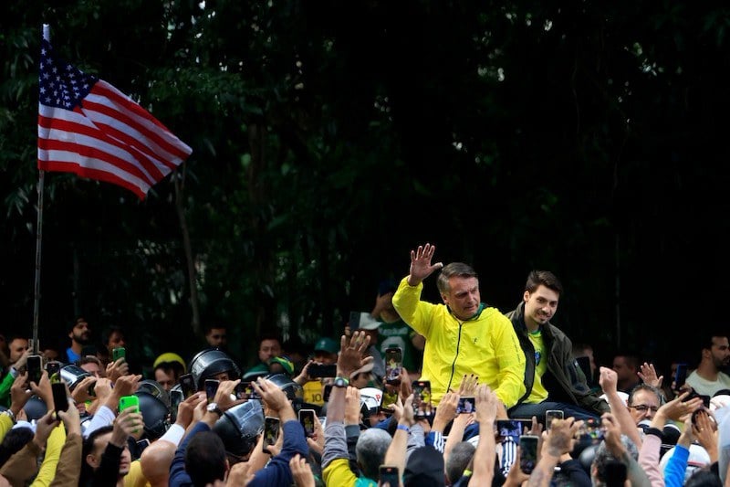 الرئيس البرازيلي السابق “بولسونارو” يتظاهر في الشارع