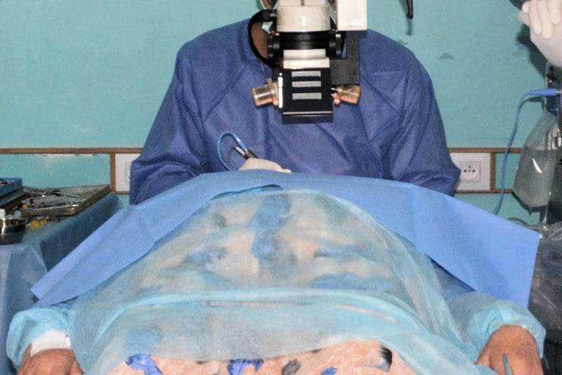 إبرة تسبب اختناق محجبة بالبيضاء