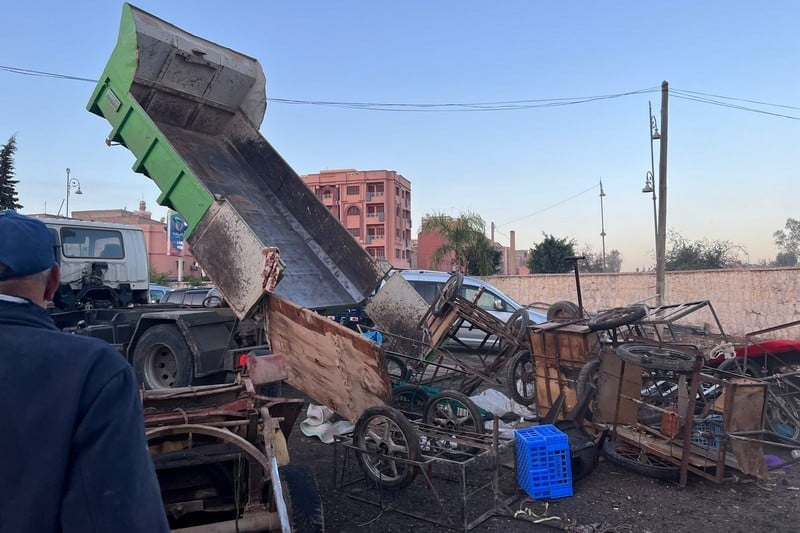 محلات تنهي احتلال شوارع بوزنيقة