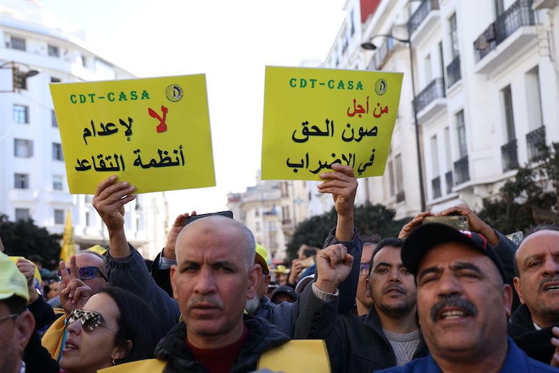 تأخر جلسات الحوار مع الحكومة يدفع النقابات إلى تبني “شعارات غاضبة”