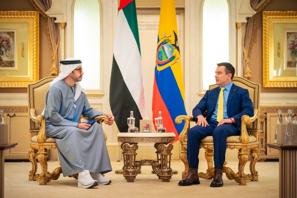 عبدالله بن زايد ورئيس الإكوادور يبحثان تعزيز علاقات التعاون بين البلدين