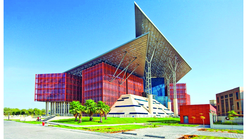 فتاة ترفض ردّ 10 آلاف درهم وصلت حسابها بالخطأ