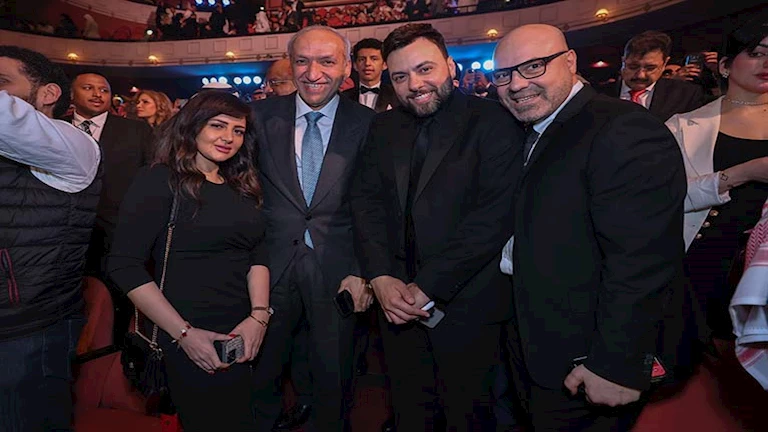 بالصور.. شذى ومدين مع سالم الهندي في كواليس حفل محمد عبده بالأوبرا