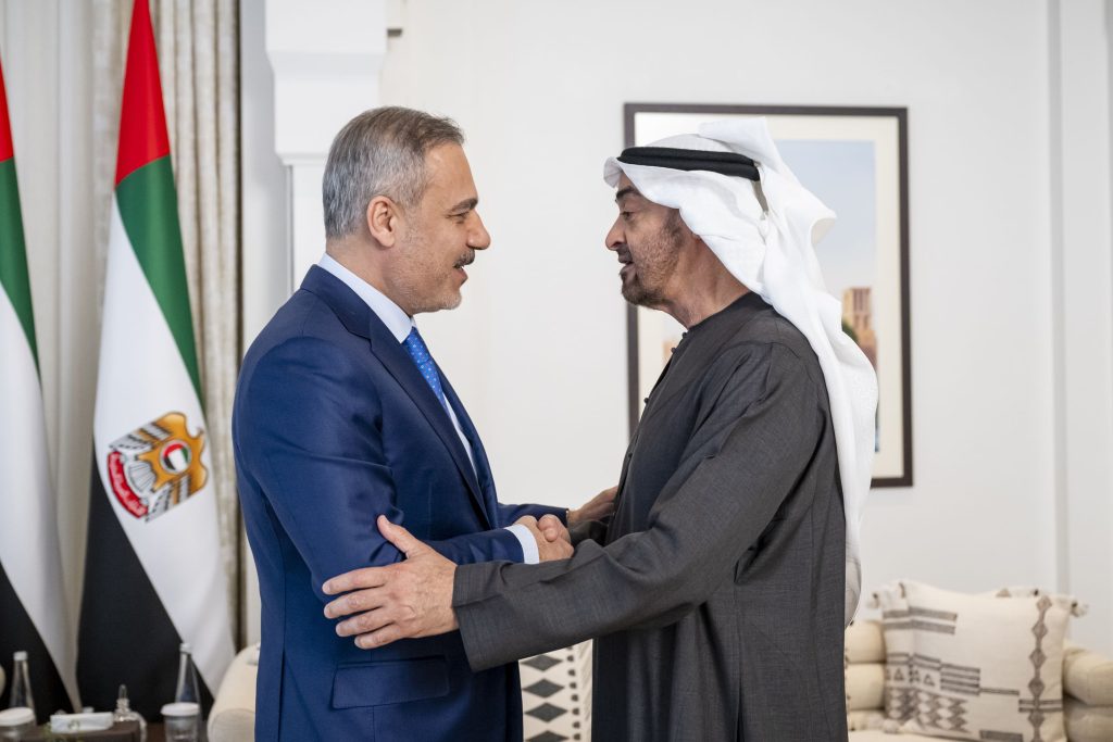 رئيس الدولة يبحث ووزير الخارجية التركي العلاقات الثنائية والتطورات في المنطقة