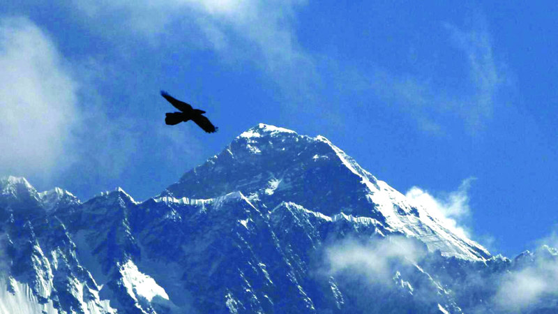 افتتاح موسم تسلق القمة الأعلى في العالم