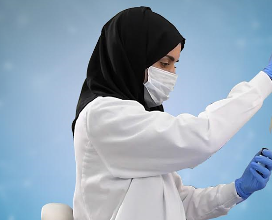 المختبر الكيميائي بـ “قضاء أبوظبي” يكتشف مادة مخدرة جديدة ويوثقها دولياً