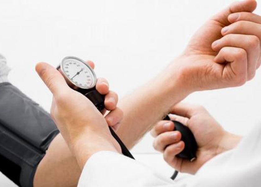 قاتل صامت يهدد حياتك.. تعرف على أعراض وعلاج ارتفاع ضغط الدم