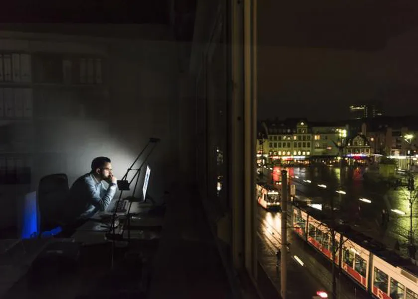 عاجل: مخاطر صحية تتعرض لها عند المداومة على العمل الليلي.. كيف تقي نفسك؟