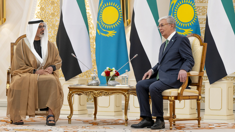 ولي عهد أبوظبي ورئيس كازاخستان يبحثان تعزيز العلاقات الثنائية
