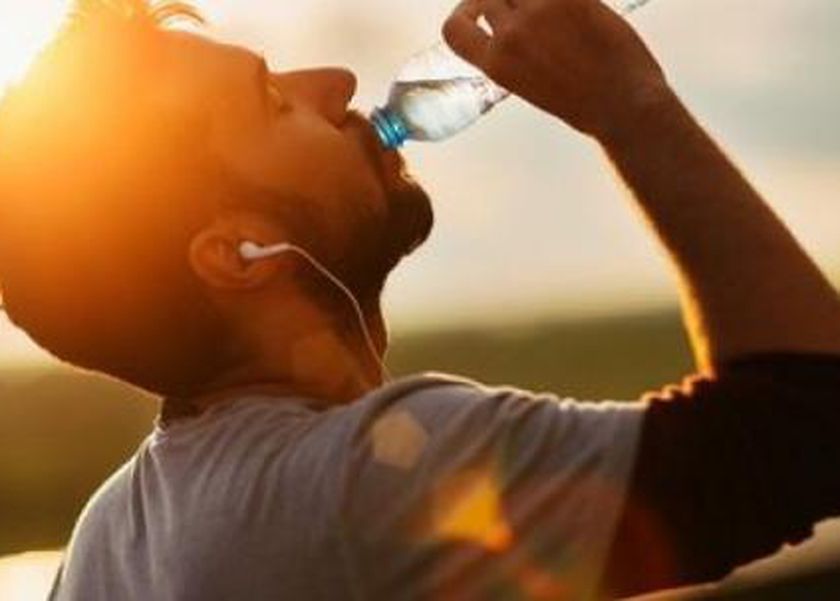 الجفاف يهدد القلب والدماغ.. موجات الحر تكشف الوجه الخطير لنقص السوائل في الجسم