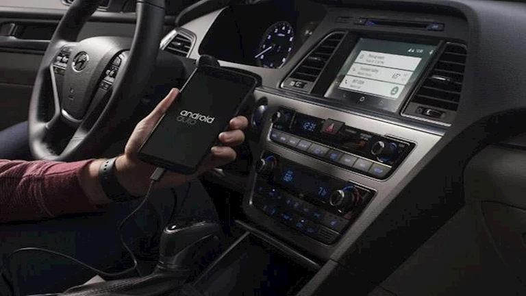 لمالكي السيارات القديمة.. كيف تجهز سيارتك بنظام “أندرويد أوتو”