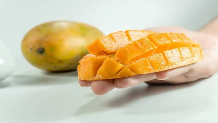 هذا ما يحدث لجسمك عند تناول المانجو.. مفاجأة