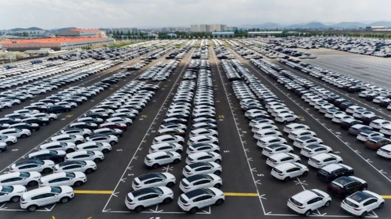 “نحن لسنا بريطانيا”.. رئيس وزراء اليابان يطالب مجددًا برفع الجمارك الأمريكية عن السيارات