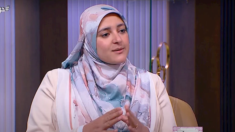 هل يجوز استخدام الكحل والشامبو الخالي من العطر والحناء في الحج؟.. أمينة الفتوى تجيب