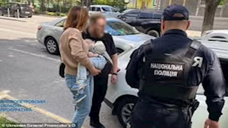 “حياتها اتقلبت في ثانية”.. أم تبيع طفلها لسبب صادم وهذا ما حدث (فيديو وصور)