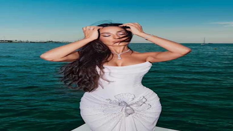 “جريئة أمام البحر”.. 11 صورة لـ نادين نسيب نجيم بأحدث ظهور والجمهور يغازلها (صور)