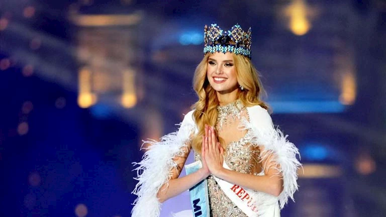 7 صور ساحرة لـ كريستينا بيشكوفا في فعاليات مسابقة ملكة جمال العالم