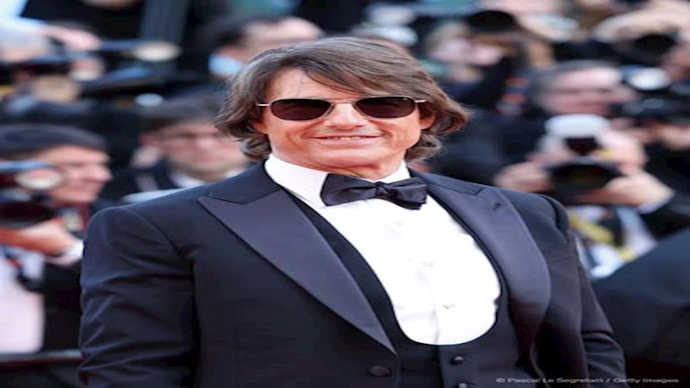 توم كروز وأبطال فيلم “Mission: Impossible 8” على السجادة الحمراء في مهرجان كان (صور)