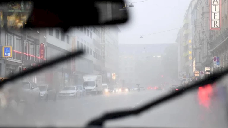 سائل غسل الزجاج.. عنصر مهم لسلامة القيادة