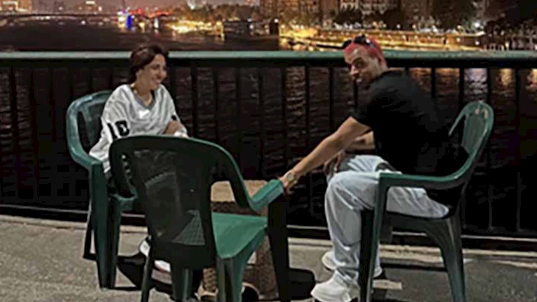 على كورنيش النيل.. مي كساب رفقة زوجها أوكا