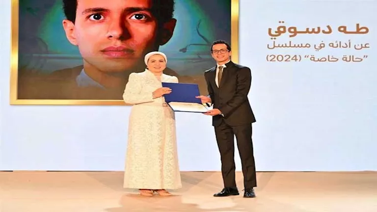 انتصار السيسي تكرم عددًا من الفنانين باحتفالية “أسرتي.. قوتي”