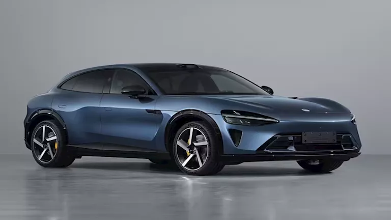 شاومي للهواتف تعلن ارتفاع إيراداتها 47% في 2025 بعد تقديمها سيارة جديد