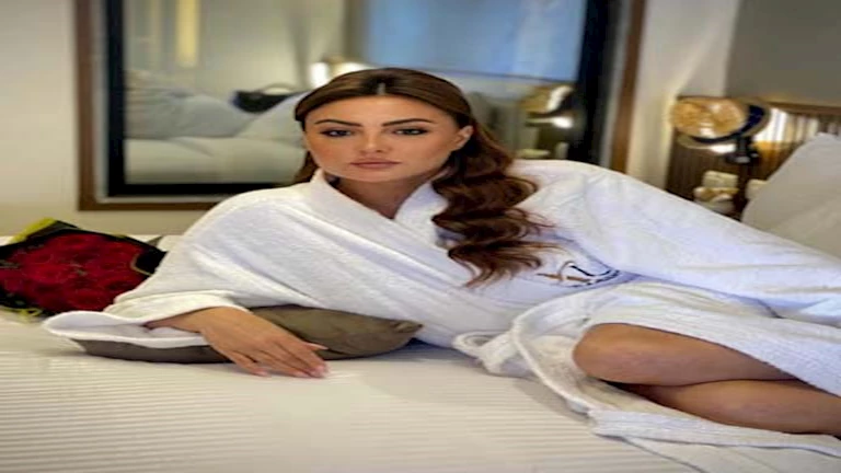 12 صورة لـ بشرى من أحدث جلسة تصوير لها والجمهور يغازلها