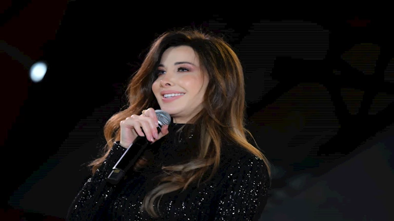 نانسي عجرم تنشرًا صورًا جديدة من حفلها الغنائي في المتحف المصري الكبير