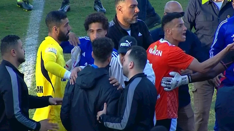 مشادة قوية بعد خسارة بيراميدز من فاركو (صور)