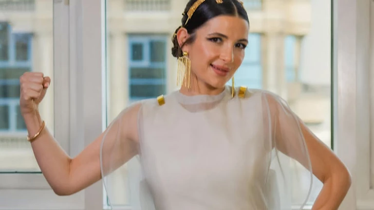 بالصور.. أحدث جلسة تصوير لـ شام الذهبي بعد إعادة فتح عيادتها في مصر