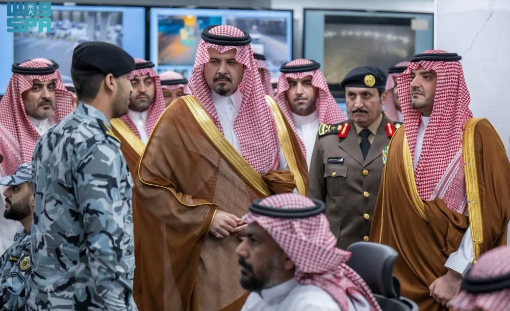 وزير الداخلية يتابع سير العمل في مركز عمليات أمن المسجد النبوي الشريف